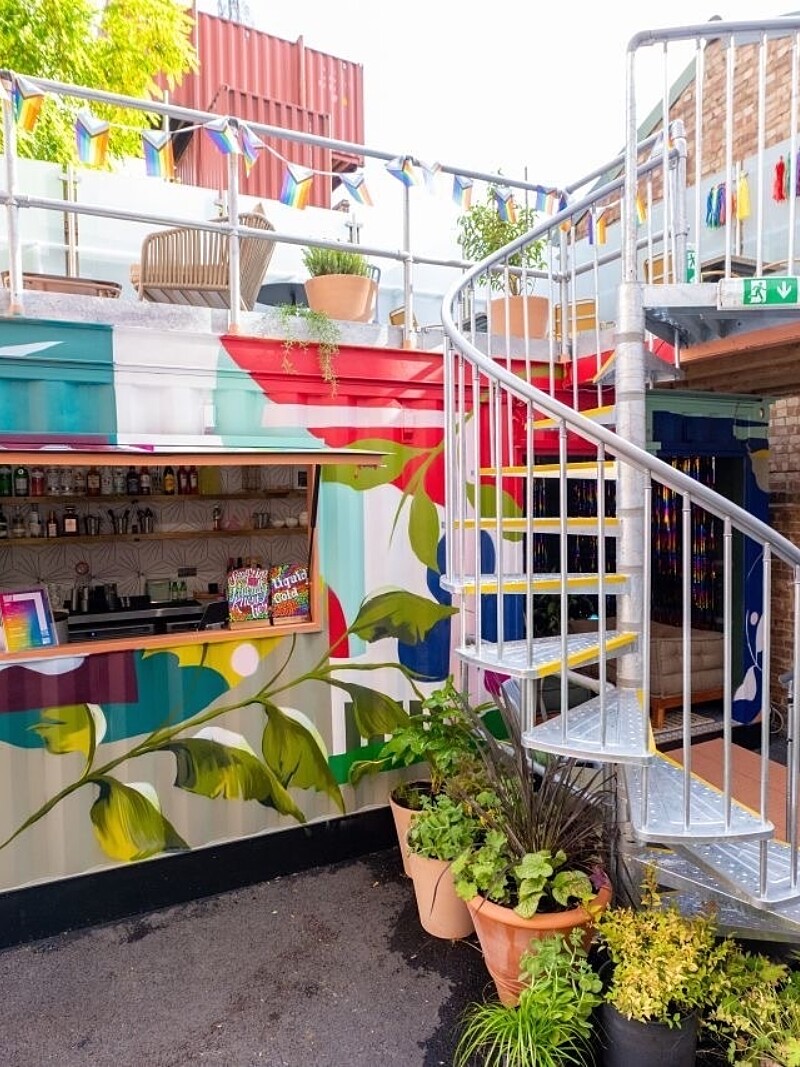 Runway East London Bridge. Colourful popup bar in the yard