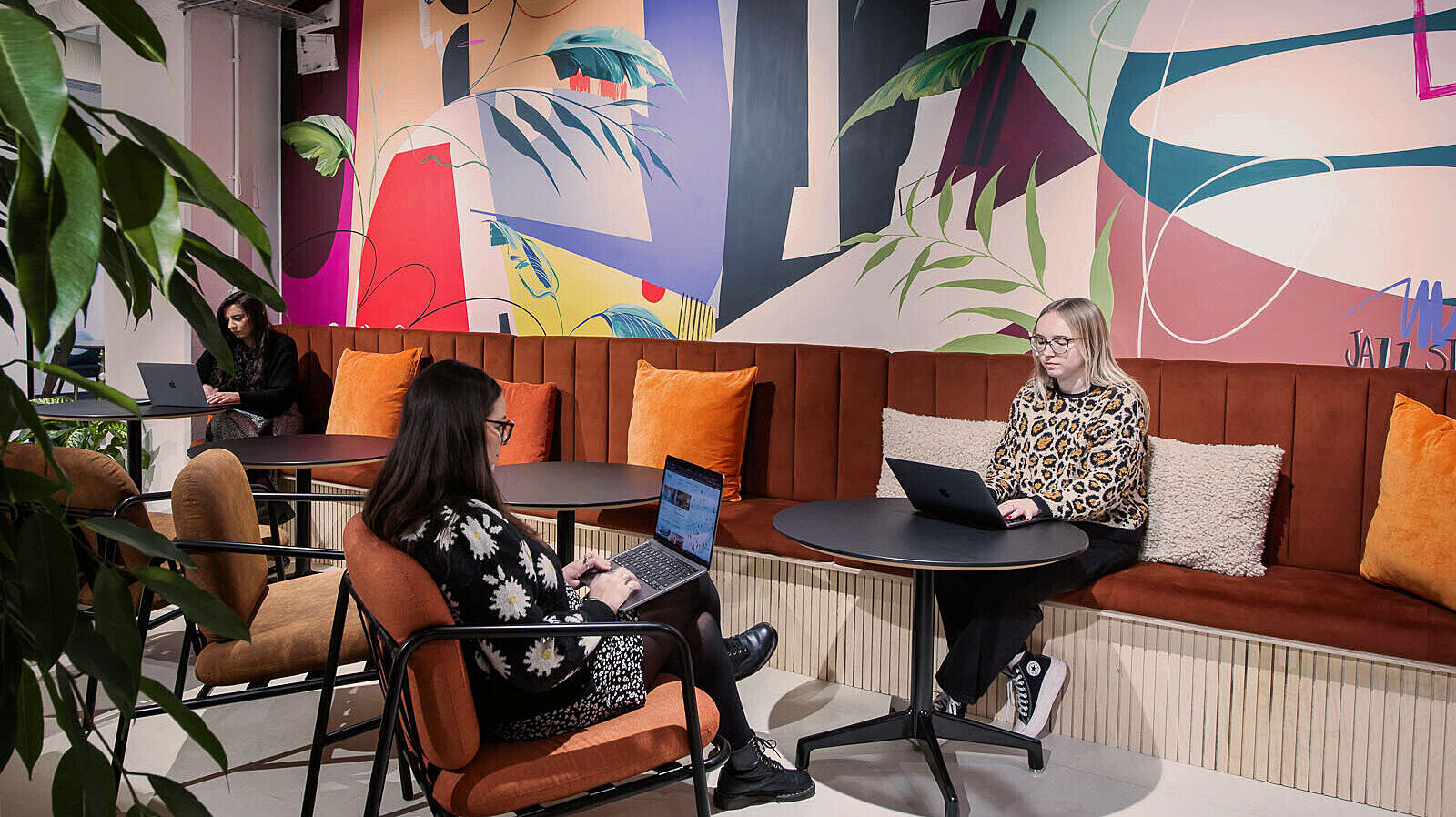 runway-east-london-bridge-reception mural