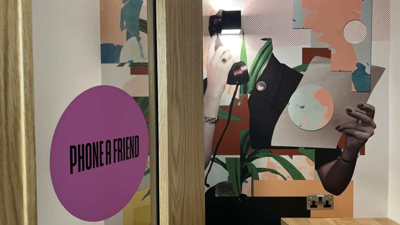 runway-east-shoreditch-phonebooth art wallpaper