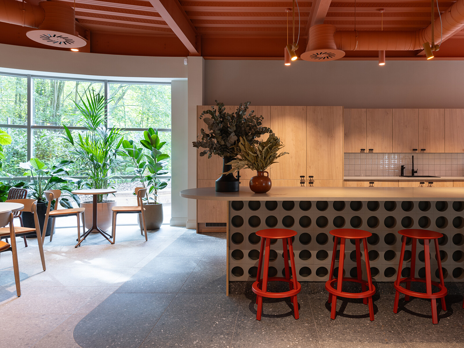 TMT Group Interior 03